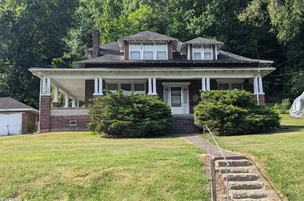 Original details! Pretty view! Circa1940 in Virginia. $174,500