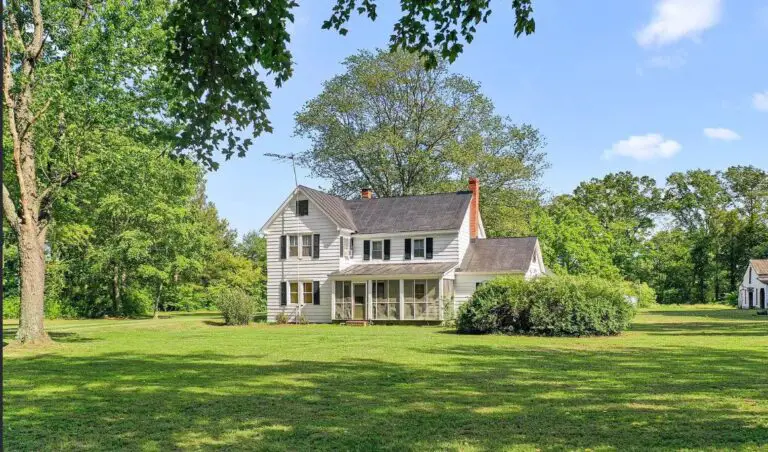 Pretty setting! Over three acres in Virginia. Close to waterfront! $285,000