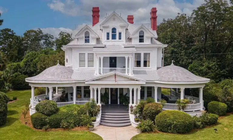 1910 Queen Anne Victorian Asks $940K in Florala, Alabama
