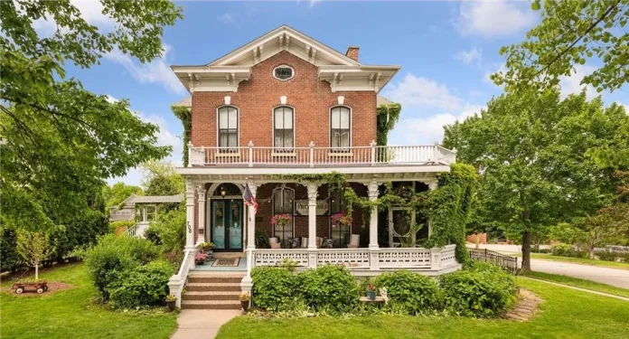 Historic 1860 Pratt-Taber Inn in Red Wing, Minnesota For $557K!