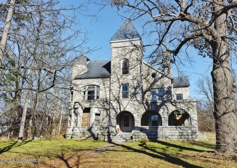 12 acres! The woodwork! C. 1880 in New York. $200,000