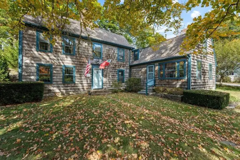 The Dr. Dudley Woodbridge Tavern, 1745 Colonial house in Groton, Connecticut – $599k
