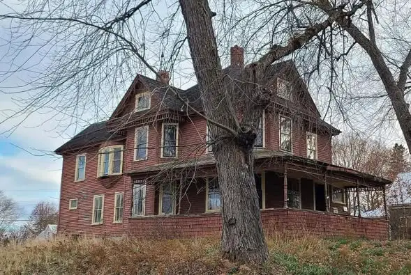 Pocket doors and a claw foot tub! Circa 1900 in Maine. $99,000