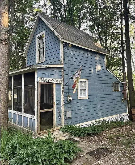 Rustic charm in Massachusetts! Circa 1859. $65,000