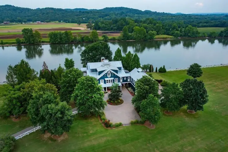 Cumberland Riverfront Estate with FAA Registered 1800′ Bermuda Grass Runway For $25 Million