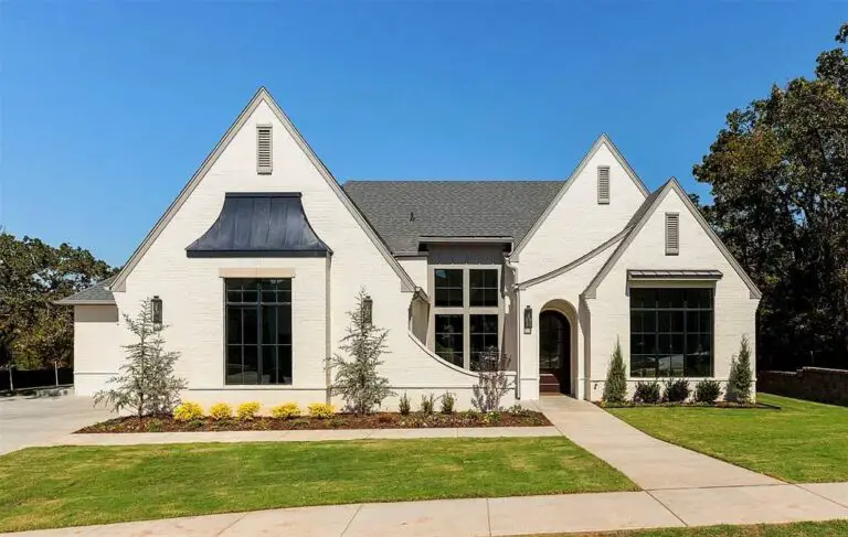Cottage Grove Luxury in Edmond Priced At $750,000