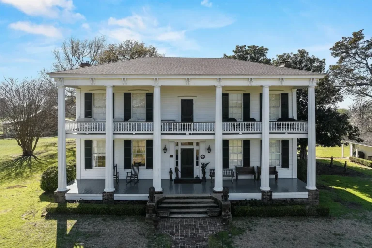 1850s East Texas plantation dating back to chattel slavery on the market for $1.59M