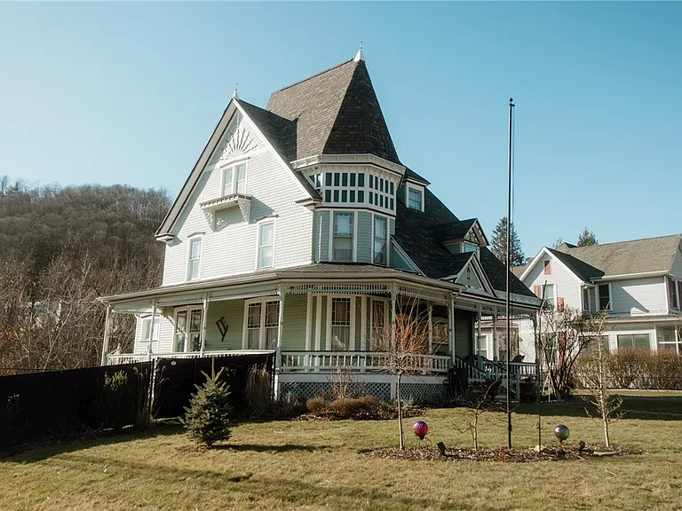 $165,000 1 Elm St, Tidioute, PA 16351