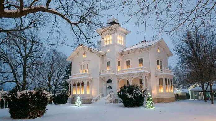 1846 Galloway House in Fond du Lac, Wisconsin (PHOTOS)