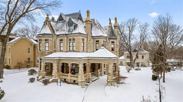 809 Hall St, Saint Joseph, MO 64501