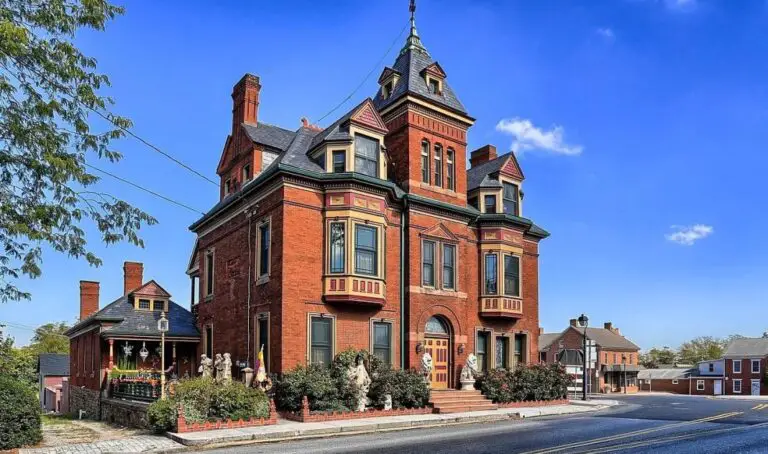 Historic 1884 Dempwolf-Hafer House Reduced to $665K in Abbottstown, Pennsylvania