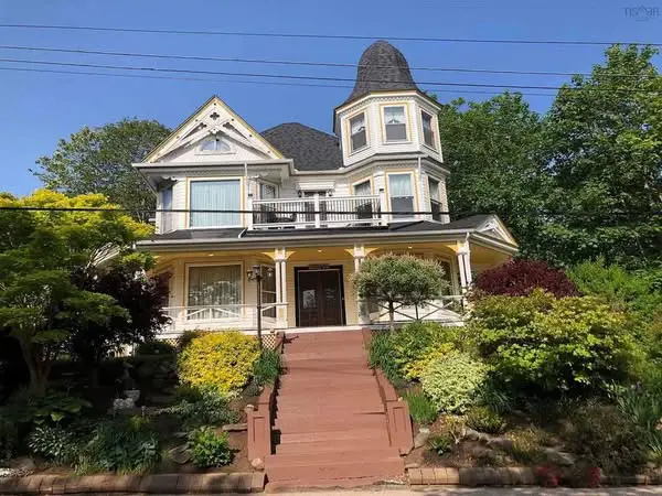 Grand Queen Anne–Style Victorian Home in Digby, Nova Scotia For $428,060