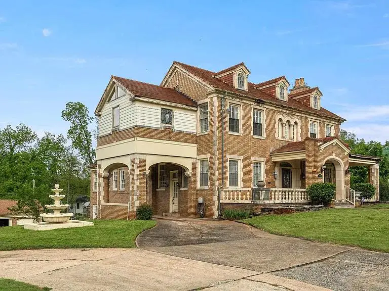 Circa 1930 Schilleci House in Alabama Listed At $250,000
