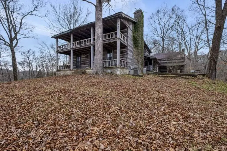 $3,295,000! Unique opportunity in Hendersonville, TN, 6 beds, 5 baths, 3,106 sqft