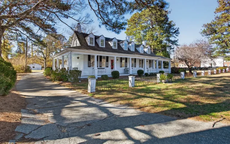 “Seven Gables”, Circa 1790. Has a guest cottage and a cemetery. Over two acres in Virginia. $389,000
