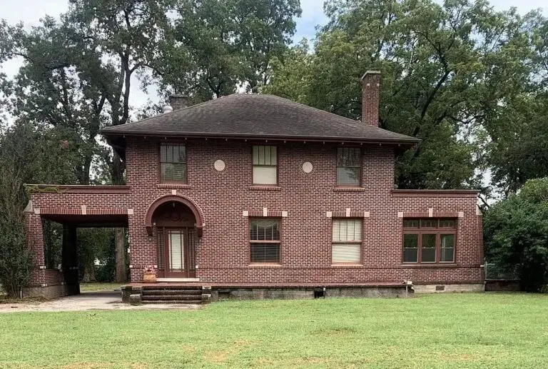 Nice Interior! Circa 1920 Brick Home In Arkansas For $185,000!