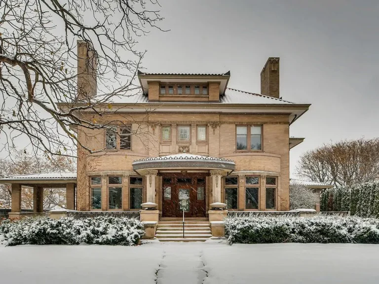 Incredible woodwork and history! C. 1907 masterpiece in Minnesota.