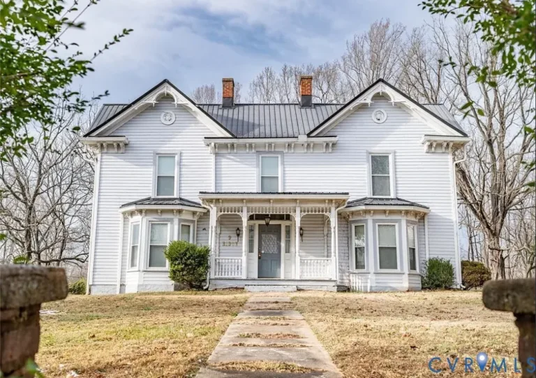 Loads of potential! Great town! Over one acre in Virginia. $145,000