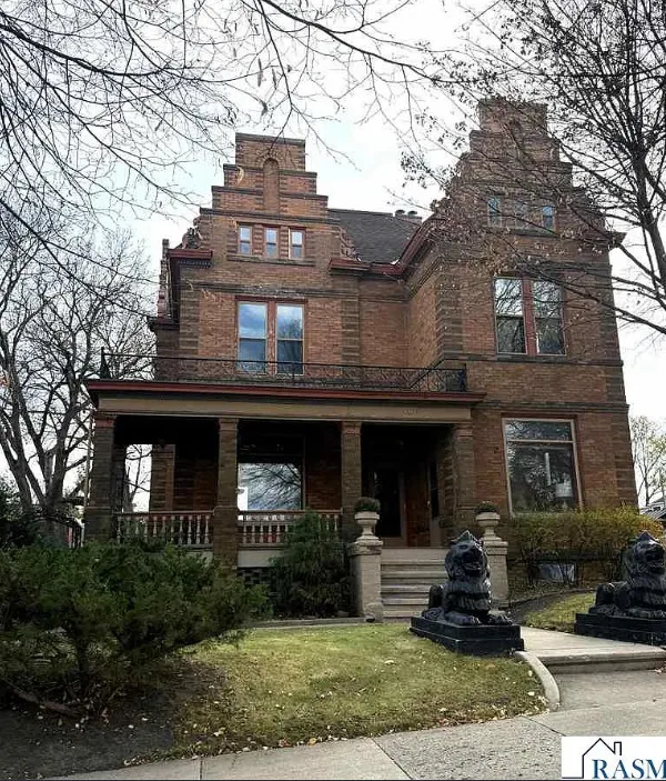 Unique exterior! Circa 1890 in Minnesota. $359,900