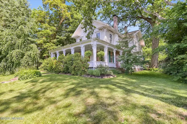 $330K Historic Dream! 5 Bed, 4,052 SqFt Victorian with Carriage House & BEST Front Porch!