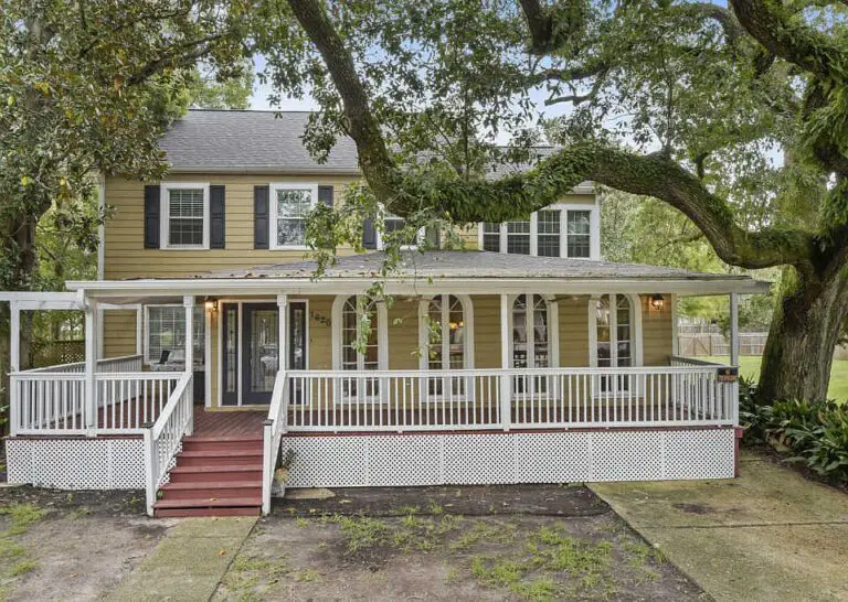 Indoor pool! Beautiful kitchen! Circa 1940 in Mississippi. $199,900