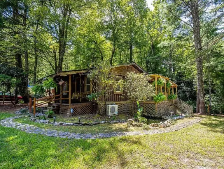 Mountain Retreat! 1946 Cozy House In North Carolina For $190,000!