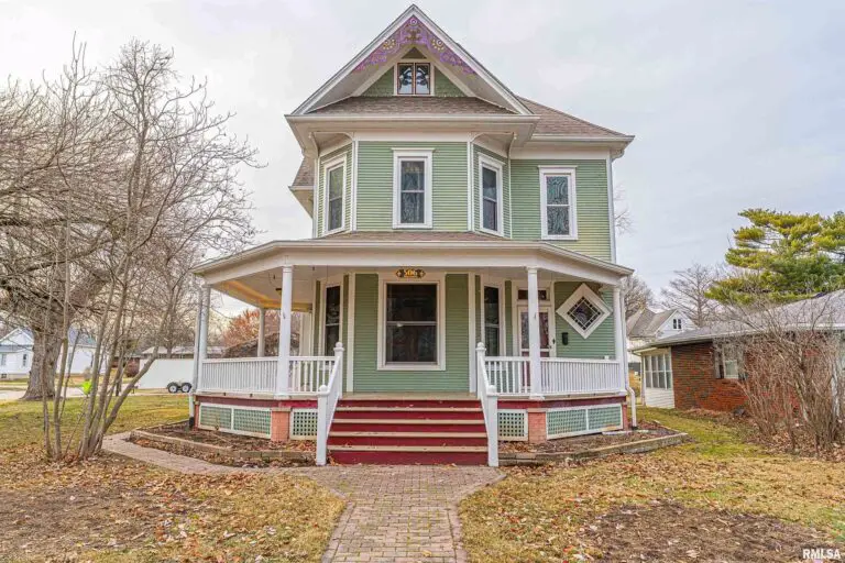 Lovely Wrap-Around Porch! Circa 1904 House In Mount Pulaski, Illinois For Only $289,000!