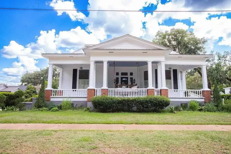 Circa 1900 Colonial House In Bainbridge, Georgia For Just $510,000!