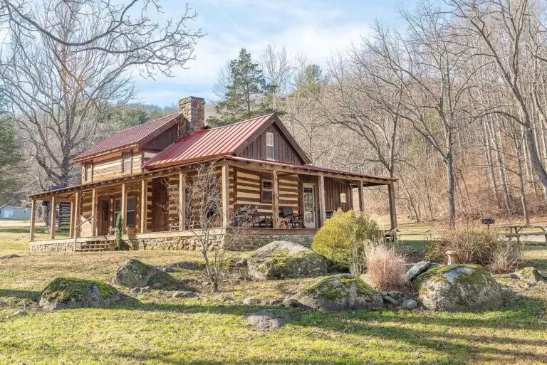 220 Years Of History! Circa 1800 Log Home On 4.84 Acres In Buchanan, Virginia!