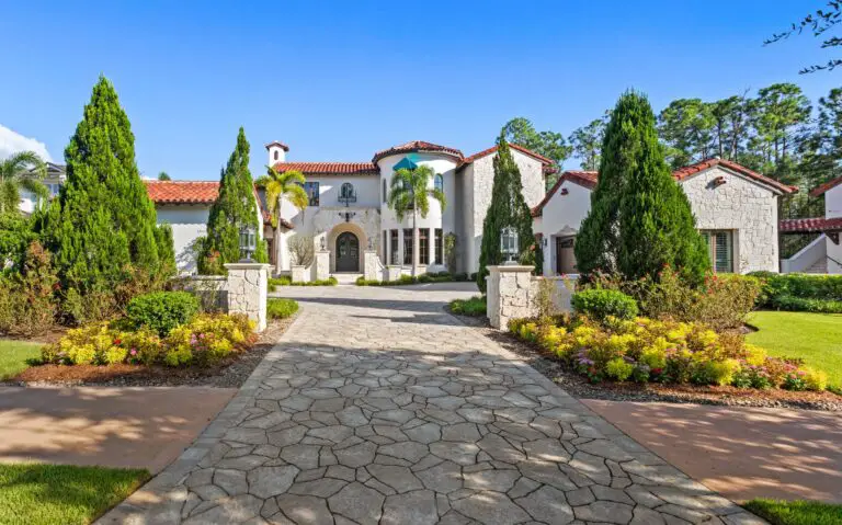 Star Wars’ Millennium Falcon! 10,000 Square Feet Home Listed In Orlando, Florida!