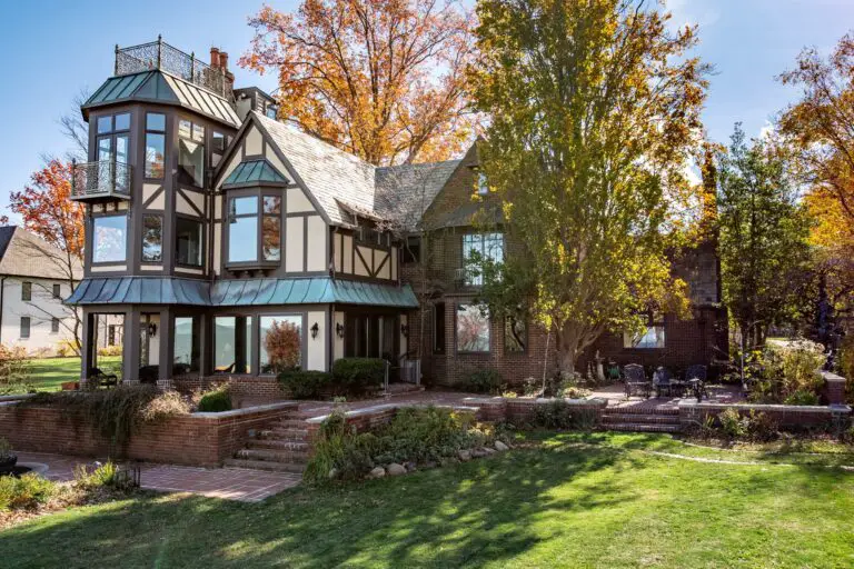 Check The Library! Circa 1931 Tudor Home In Lakewood, Ohio!