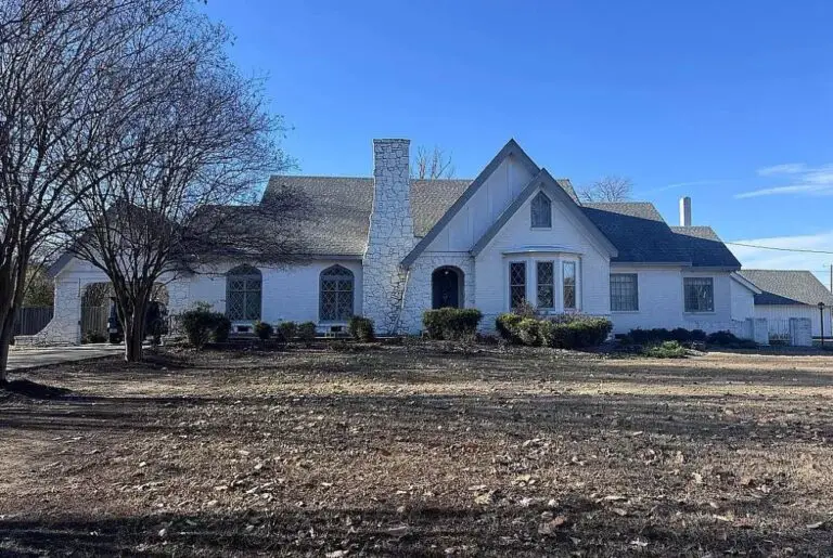 Look inside! That closet is amazing! Two acres in Mississippi. $325,000