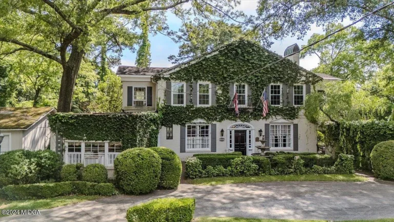A master gardener’s paradise! Has a pool. Circa 1947 in Georgia. $175,000