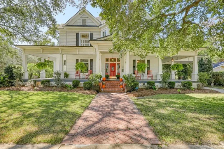 Own a Piece of History! 1904 Victorian Gem with 6 Beds, Huge Porch & Dog Spa! $599,000!
