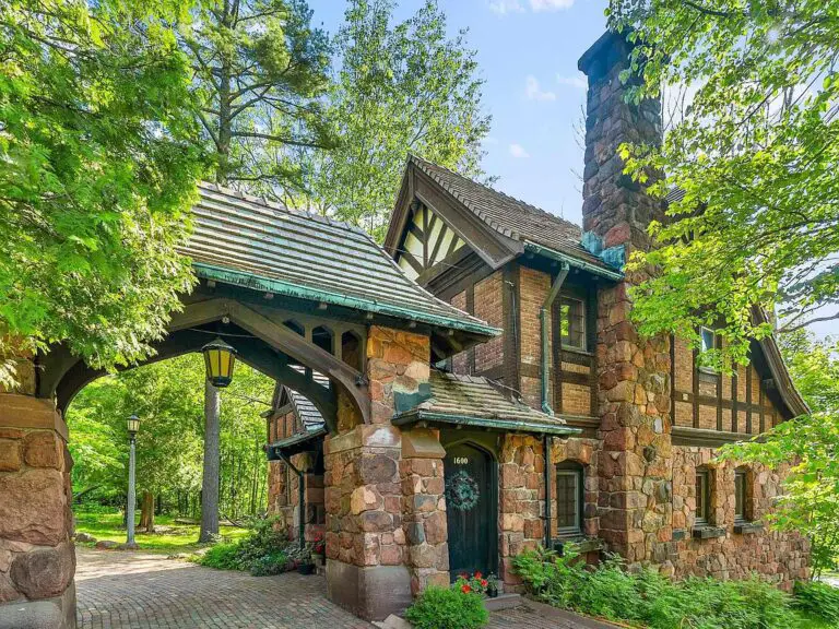 Stunning stone cottage! Circa 1912 in Minnesota. $729,500