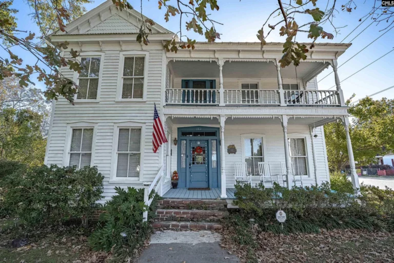 Check out that stove! Historic Charleston-style C. 1897 in South Carolina. $264,000.