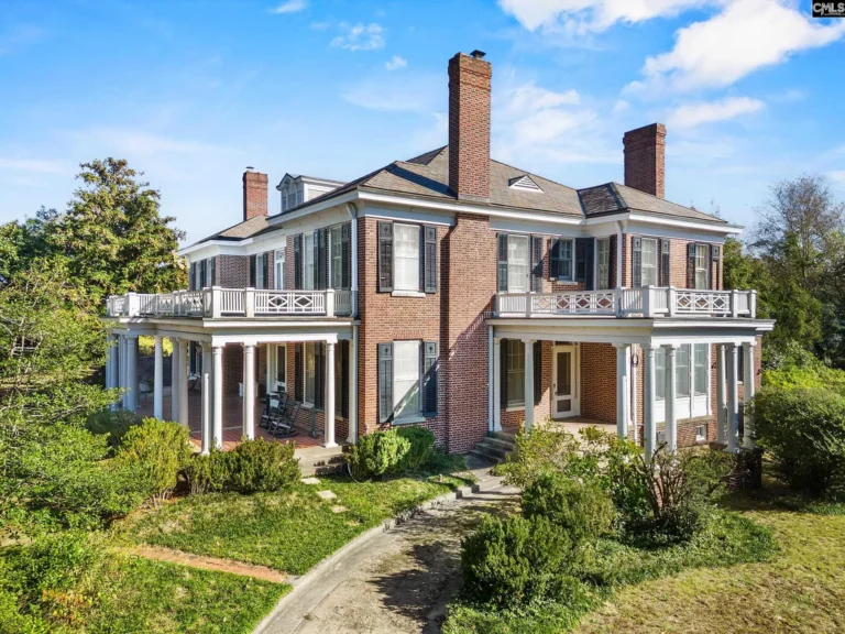Stunning grand porches and indoor pool!! Historic C. 1918 estate in South Carolina.