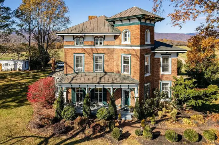 6-Bedroom 1867 Italianate On 6 Acres In Amherst, Virgina Just Hit The Market!