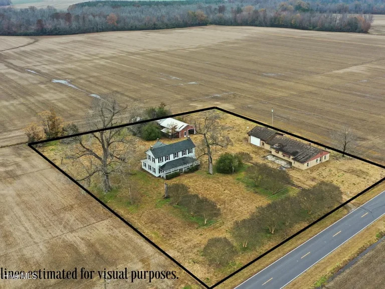 Beautiful potential! Great porches! 2,300 sq. ft. in North Carolina. $165,000.