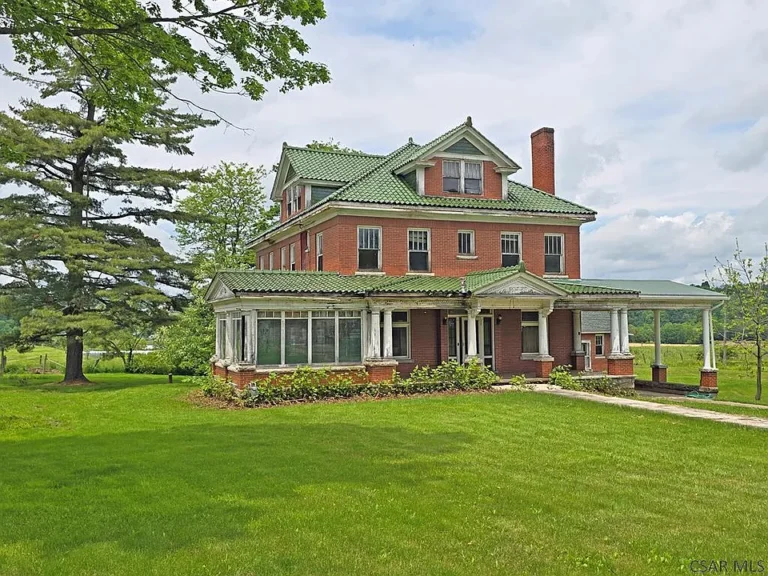 Check out the woodwork!! 9-bedroom brick farmhouse in Pennsylvania. $220,000.