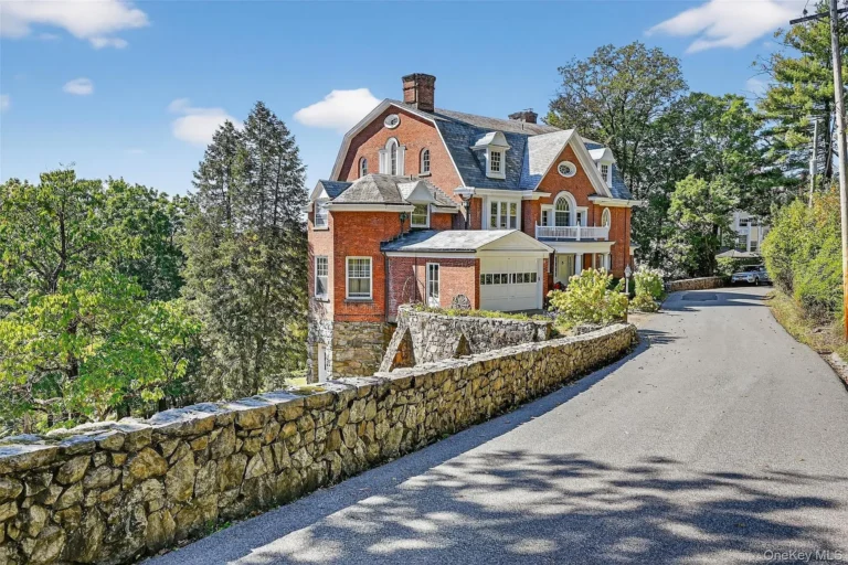 Great mountain escape! Historic luxury just one hour from NYC. $2,400,000.