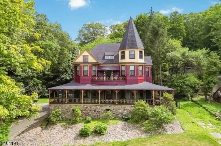 Pretty porches and a pool! Over 2,700 sq. ft. in AL. $659,000.