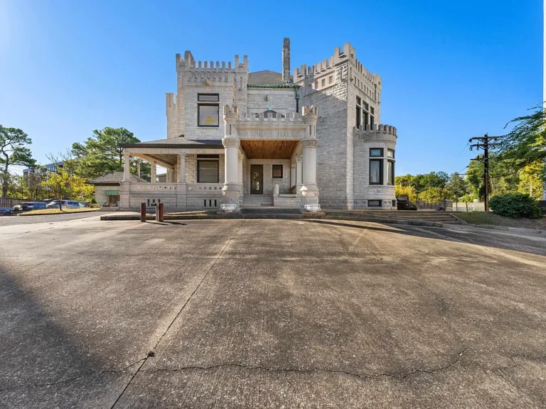 Check out the stonework!! Over 11,000 sq. ft. in Memphis. $2,750,000.