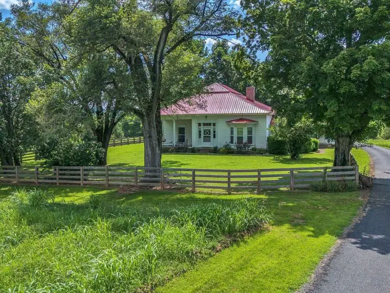 Love the long driveway! Incredible views! C. 1900 on 6 acres in Tennessee.
