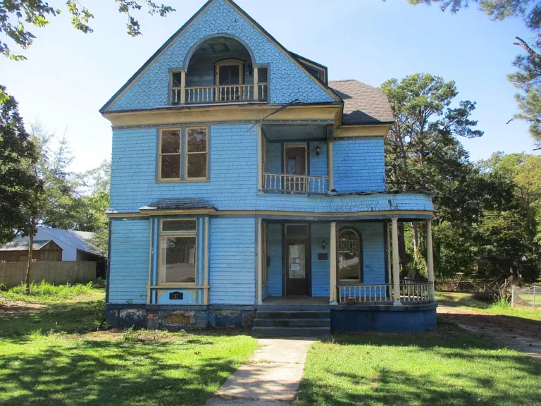 Pretty woodwork and history! C. 1895 in Arkansas. $39,900.