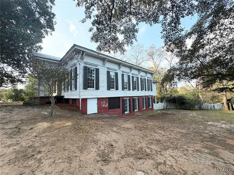 Beautiful Italianate details! Over 2,900 sq. ft. in Alabama. $85,000.