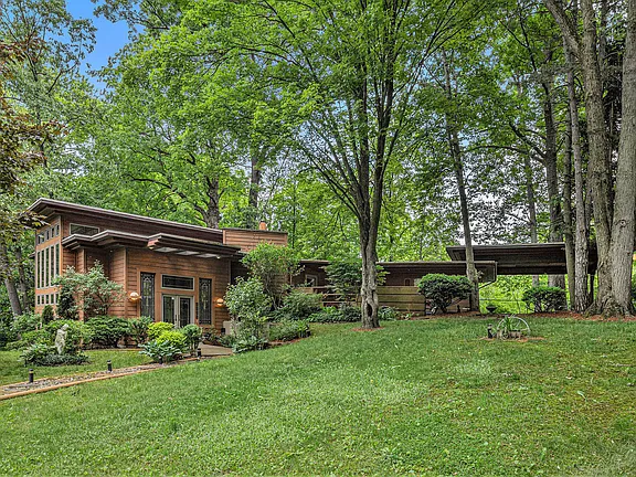 Stained glass and hardwoods! C. 1945 in Jackson. $599,900.