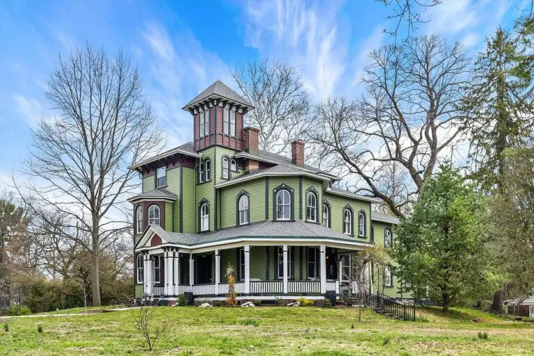 1875 ‘Breeze Hill’ Italianate Victorian in Harrisburg, Pennsylvania For $550K