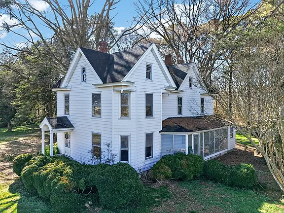 Pretty interior details! C. 1910 farmhouse in Virginia. $185,000.