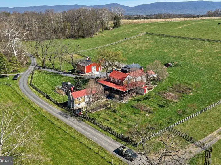 Check out the history!! C. 1776 on 3.5 acres in Virginia. $599,999.